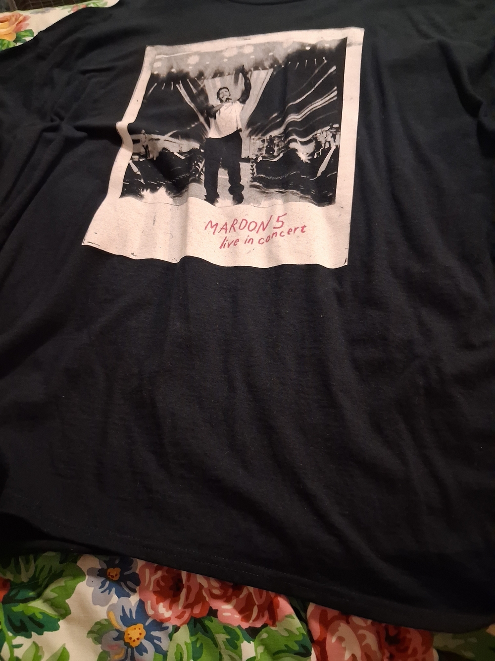 Gildan Black Maroon 5 Live In Concert Short Sleeve Tee